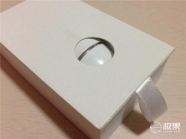 這樣的處理是為了方便取出產(chǎn)品,非常貼心的細節(jié)處理。