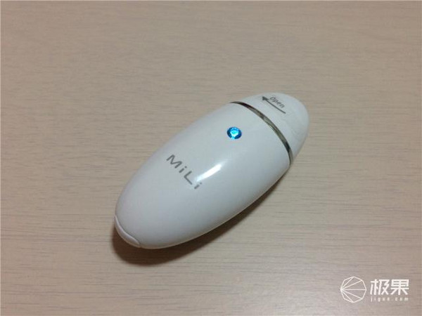 MiLi Pure——智能肌膚水分測試儀可以輕松的檢測肌膚水分。