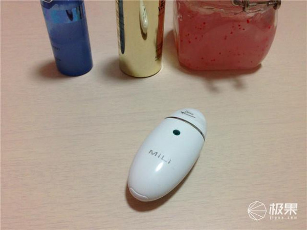 堅持每天使用MiLi Pure來監(jiān)測肌膚的水分變化,也有助于養(yǎng)成一個合理的的生活習慣。