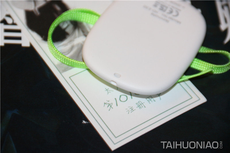 主機的這個對穿缺口就是掛栓手繩之處。