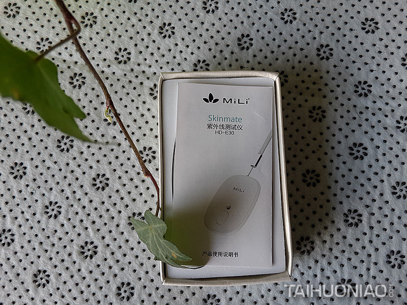 打開包裝盒,首先看到的是產(chǎn)品使用說明書